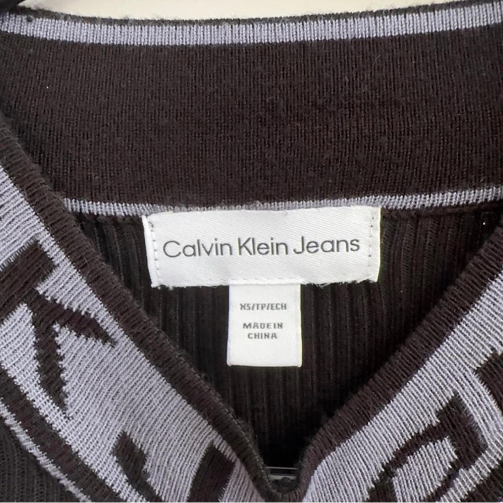 stylish long black women’s size XS Calvin Klein top w/ logo high neck - Picture 4 of 4